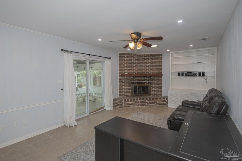 Welcome to this conveniently located 3 bedroom, 2.5 bath home - photo 4