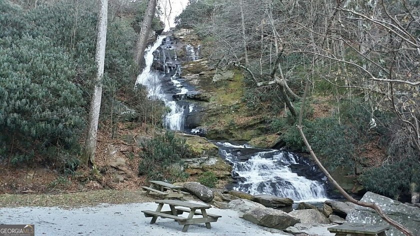 Wake each morning to the refreshing mountain air and peaceful - photo 35