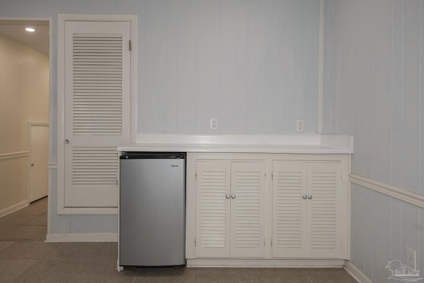Welcome to this conveniently located 3 bedroom, 2.5 bath home - photo 7