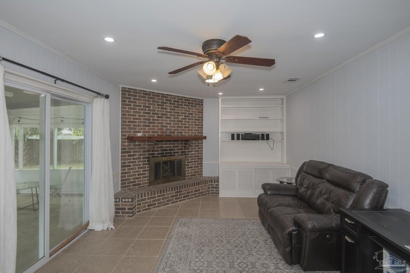 Welcome to this conveniently located 3 bedroom, 2.5 bath home - photo 9