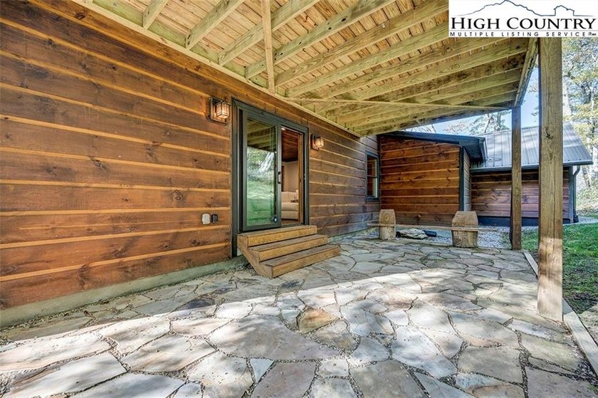 Nestled under the peaks of Sugar Mountain is this 3 bedroom, 3.5 - photo 40