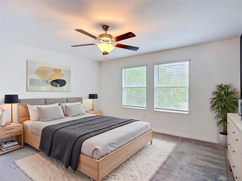 ** OUTSTANDING TOWNHOME, MINUTES FROM DOWNTOWN WITH 2+CAR GARAGE - photo 10