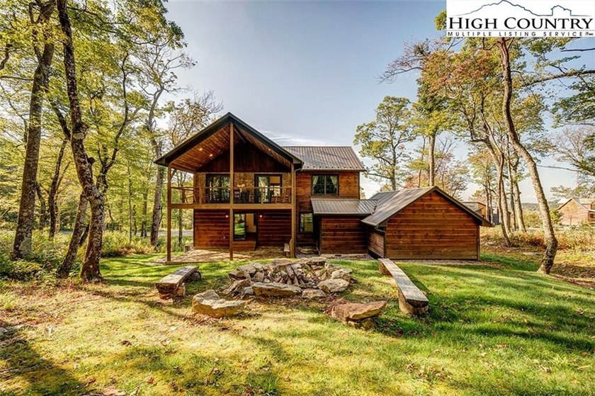 Nestled under the peaks of Sugar Mountain is this 3 bedroom, 3.5 - photo 42