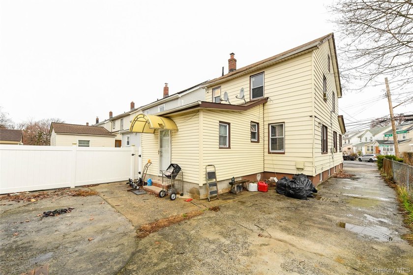 Well maintained two family in residential Rosedale. Both floors - photo 6