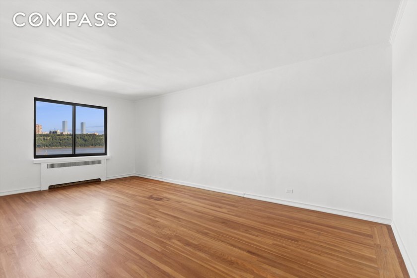 OPPORTUNITY IS KNOCKING! Stunning Hudson River views set the - photo 2