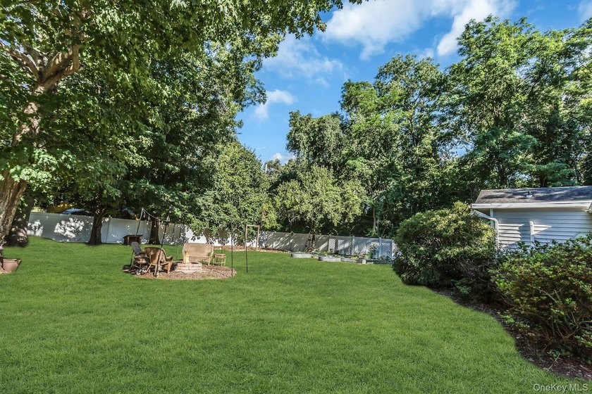 Welcome home to this beautiful 3/4 bedroom Cape Cod . The 4th - photo 22