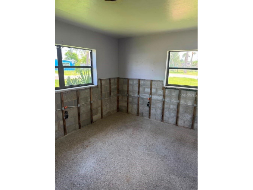Stunningly Remodeled 3BD/2BA Home with 2 extra Rooms in the - photo 9