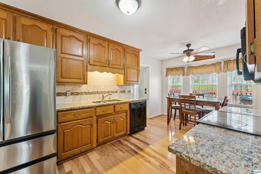 Welcome home to a well maintained 3 bedroom, 2 full bathroom - photo 28