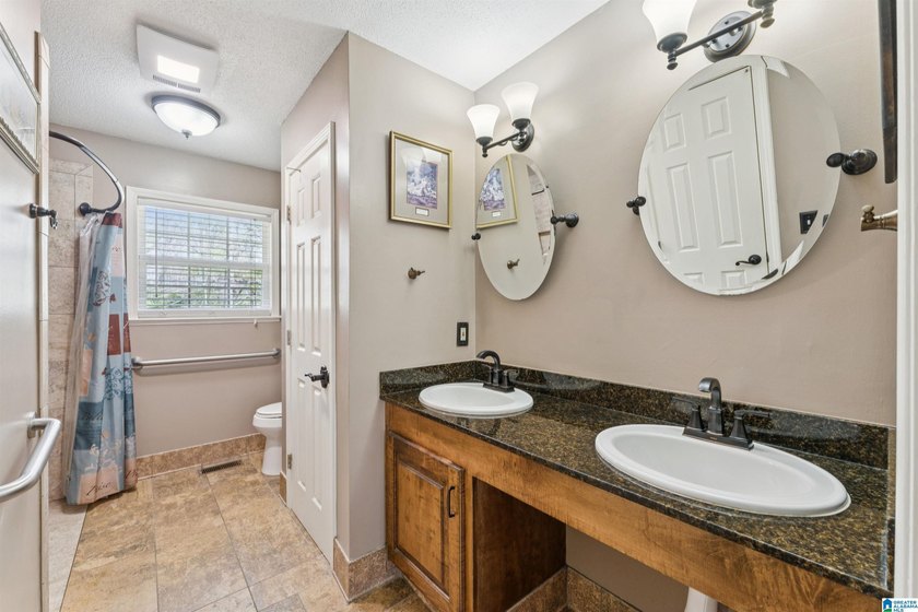 Welcome home to a well maintained 3 bedroom, 2 full bathroom - photo 31