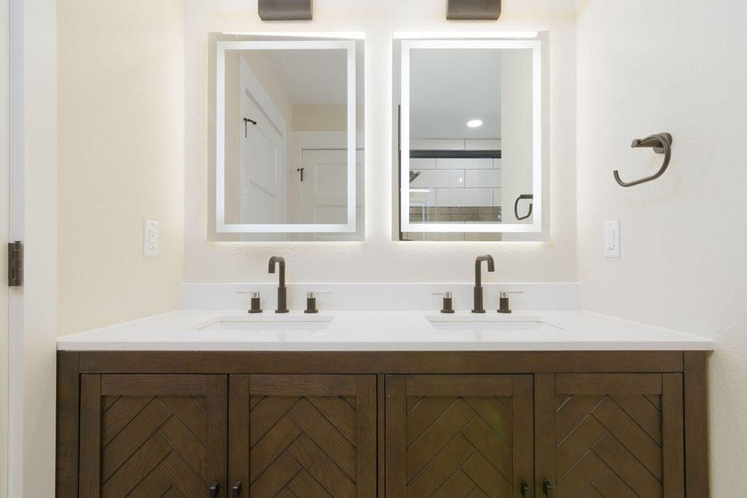 Brand new build in beautiful Cape Fair! This modern home - photo 32