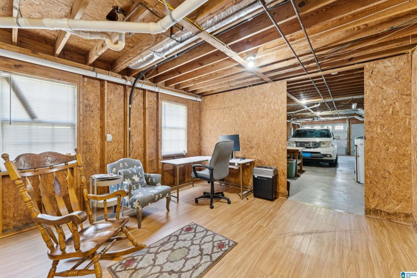 Welcome home to a well maintained 3 bedroom, 2 full bathroom - photo 36