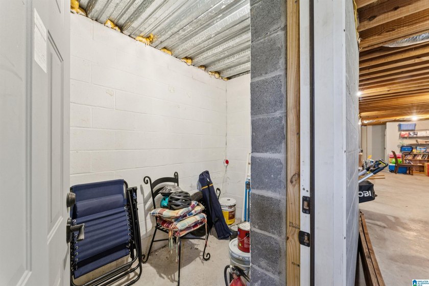 Welcome home to a well maintained 3 bedroom, 2 full bathroom - photo 42