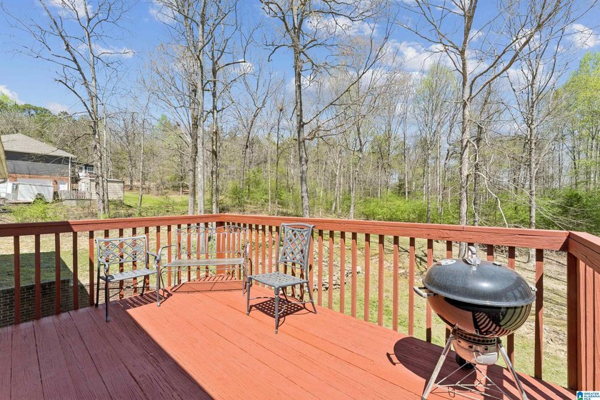 Welcome home to a well maintained 3 bedroom, 2 full bathroom - photo 45