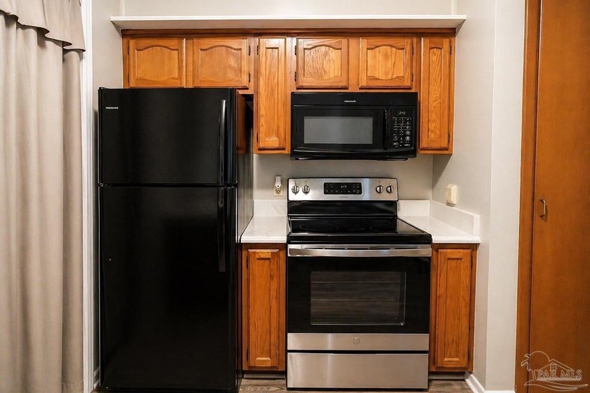 Welcome to Unit D10 at Riverwalk, a beautifully maintained - photo 9