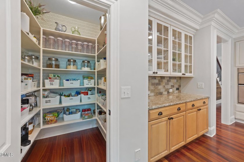 Need room for aging parents, an adult child moving back home, or - photo 10