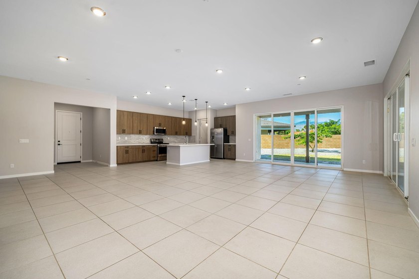 Welcome to 42787 Rachel Court, a contemporary desert retreat - photo 11