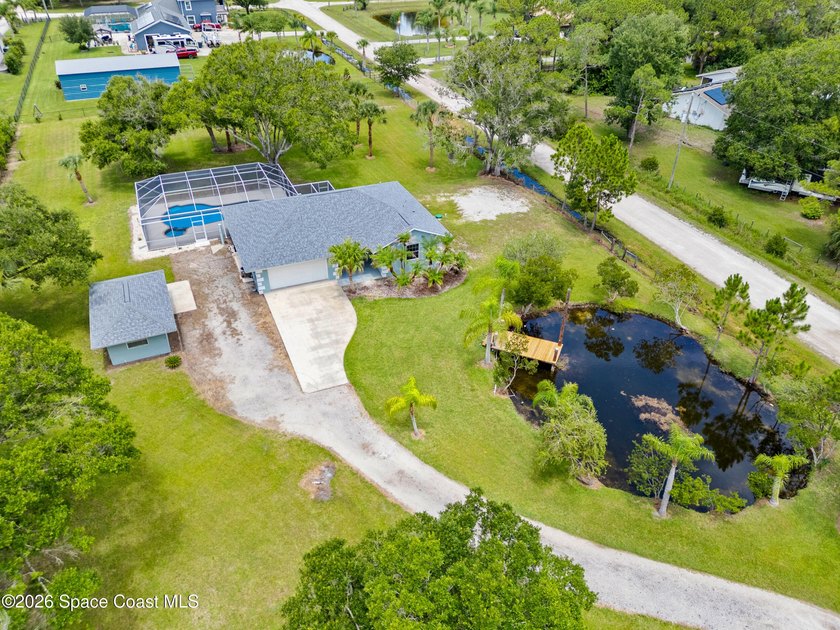 Private Pool Estate with Detached Pool House &amp; Pond Views - photo 2