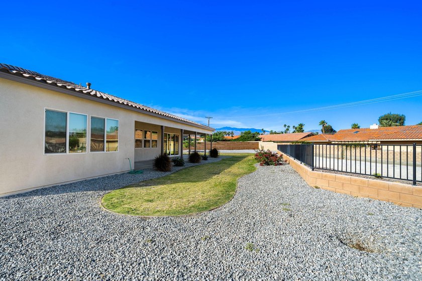 Welcome to 42787 Rachel Court, a contemporary desert retreat - photo 22