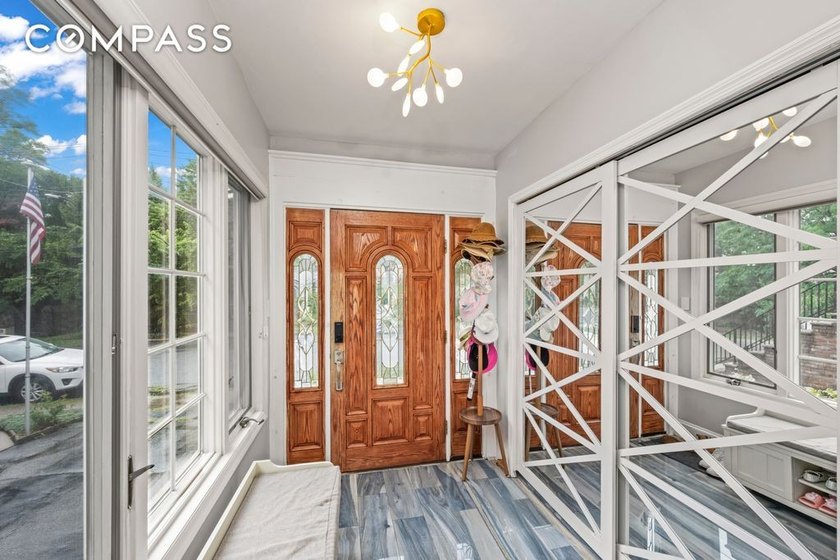 Nestled in the highly desirable Todt Hill , this beautifully - photo 3