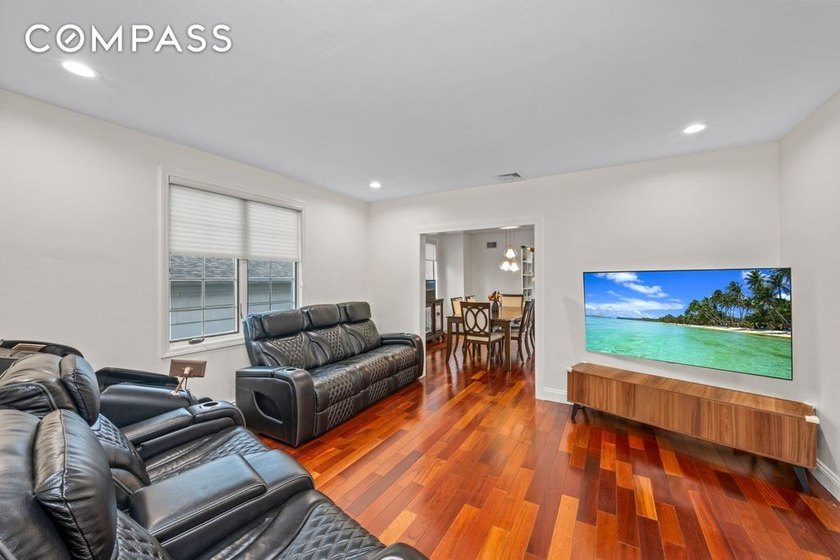 Nestled in the highly desirable Todt Hill , this beautifully - photo 5
