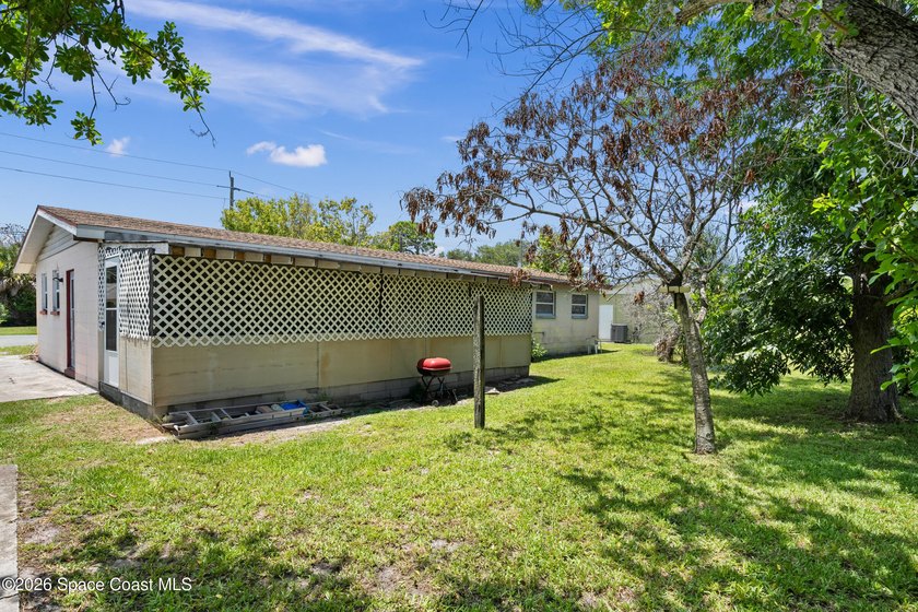 Welcome to this well-maintained concrete block 4 bedroom, 2-bath - photo 2