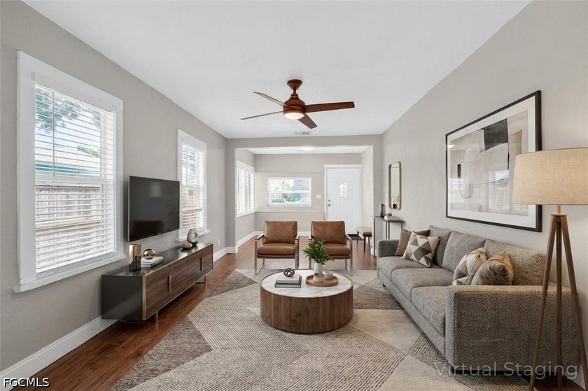 This adorable home is as lovely inside as it is from the street - photo 11