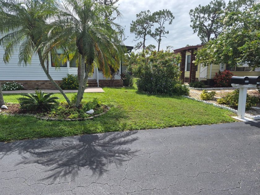 WELCOME TO FABULOUS TARA WOODS! THIS HOME OFFERS IT ALL. NICE - photo 2