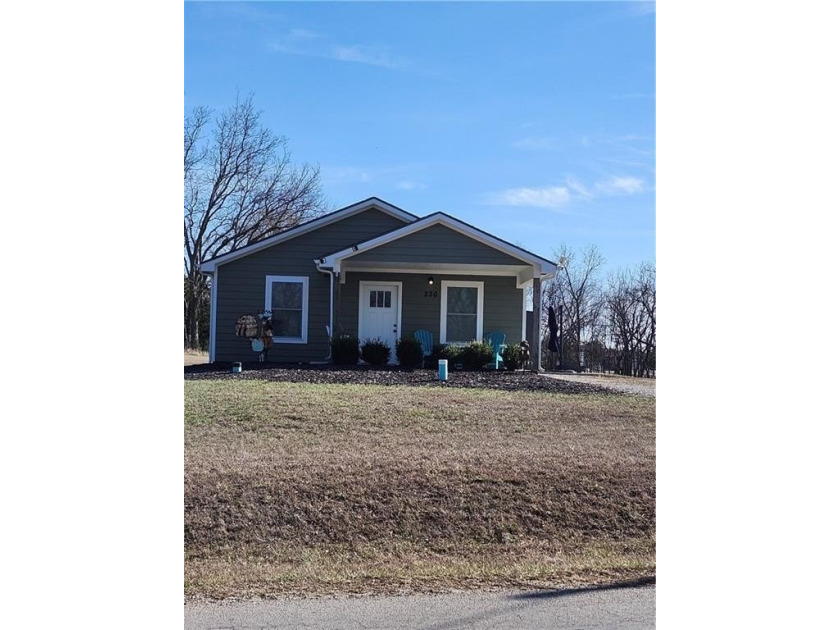 This almost-new home comes fully furnished and ready to make - photo 24