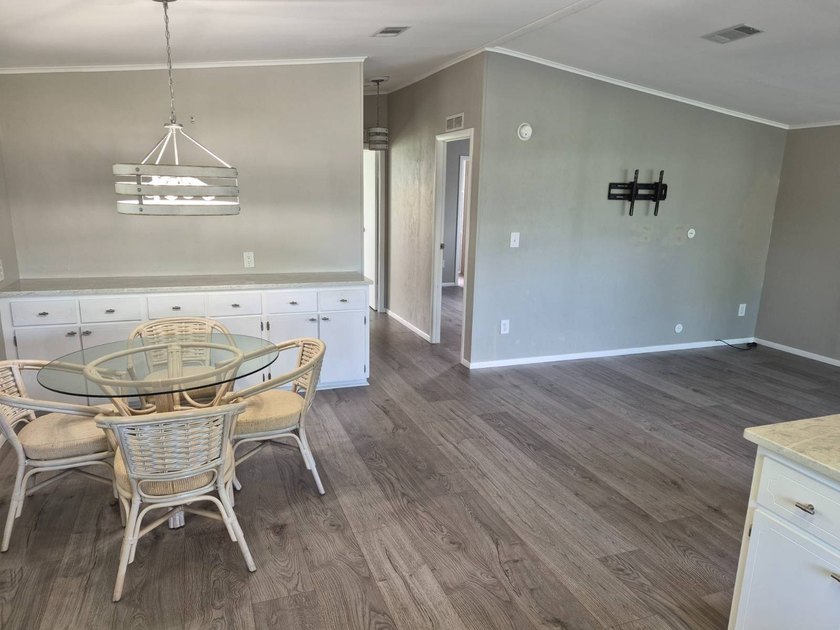 WELCOME TO FABULOUS TARA WOODS! THIS HOME OFFERS IT ALL. NICE - photo 4