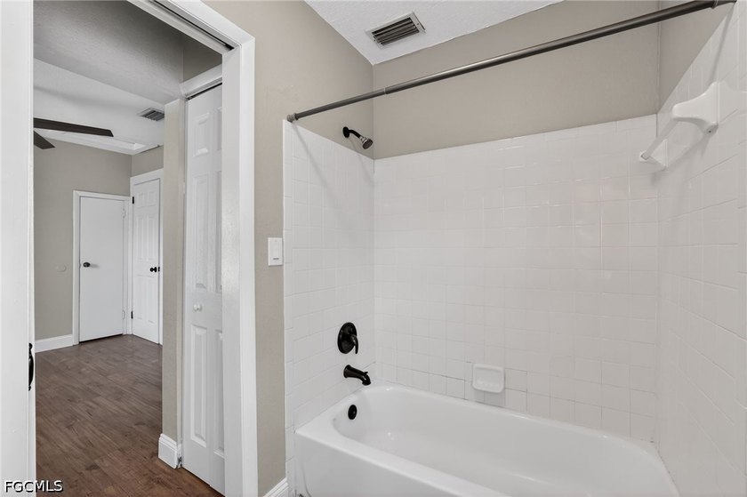 This adorable home is as lovely inside as it is from the street - photo 30