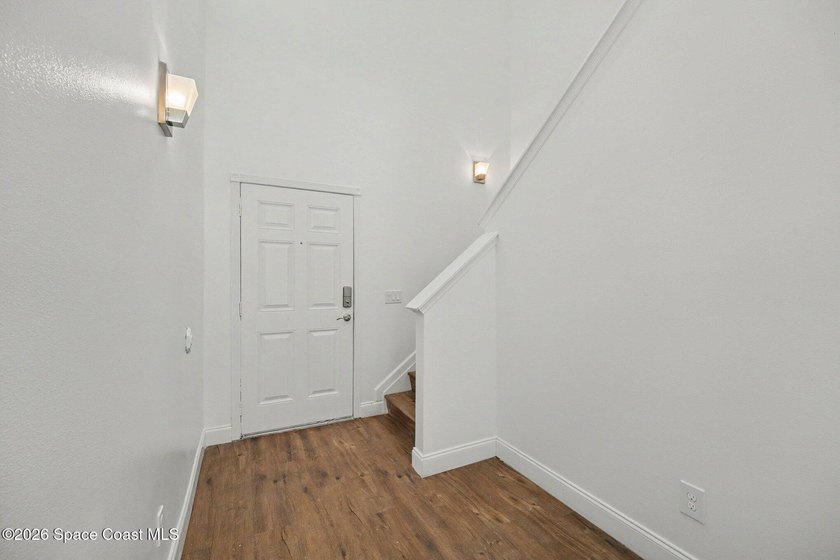 Move right into this spacious 3-bedroom, 2.5-bath end-unit - photo 4
