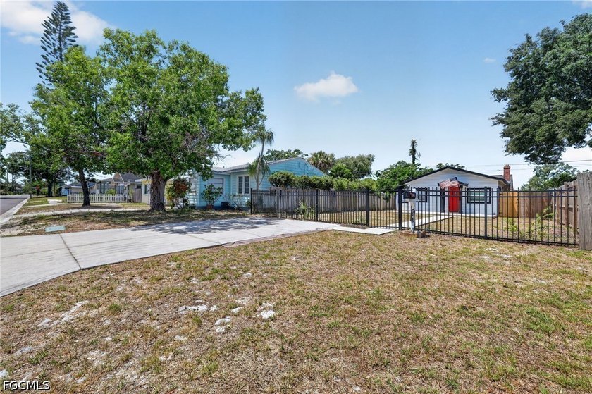 This adorable home is as lovely inside as it is from the street - photo 37