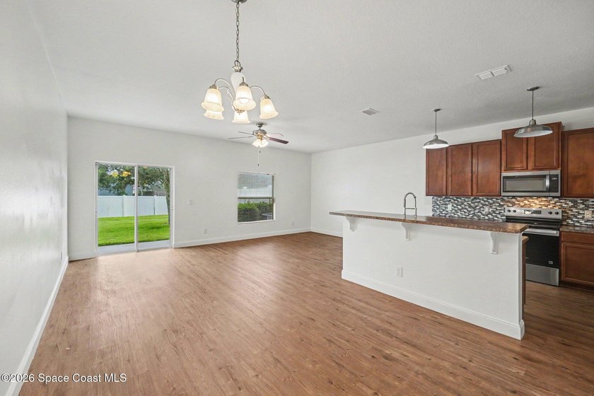 Move right into this spacious 3-bedroom, 2.5-bath end-unit - photo 9