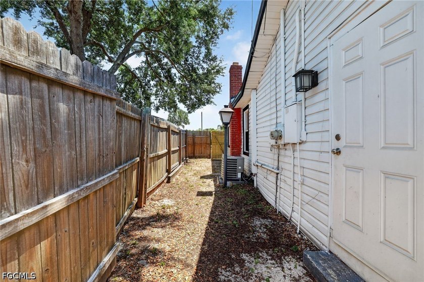 This adorable home is as lovely inside as it is from the street - photo 40
