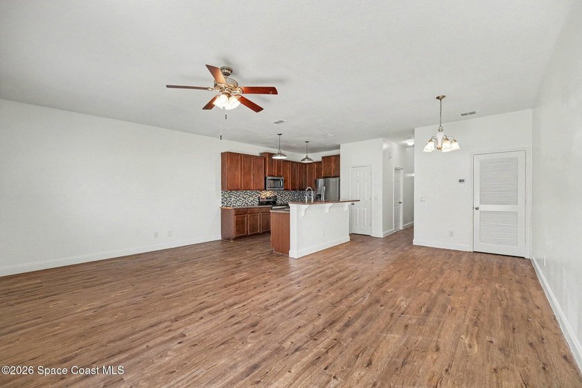 Move right into this spacious 3-bedroom, 2.5-bath end-unit - photo 10