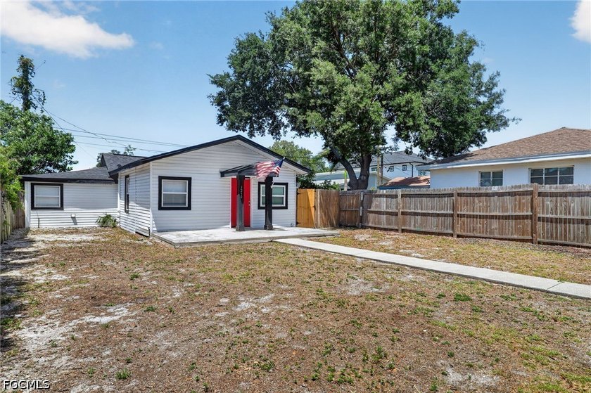 This adorable home is as lovely inside as it is from the street - photo 41