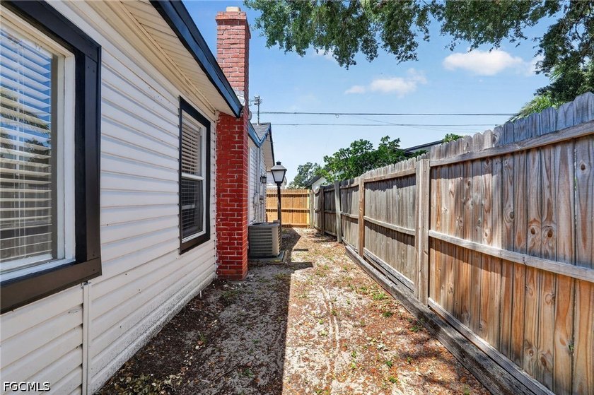This adorable home is as lovely inside as it is from the street - photo 42