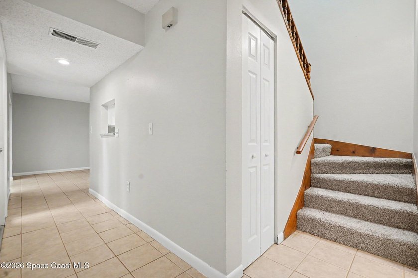 Lovely updated 2-bedroom, 2.5 bath townhouse featuring 2 - photo 5