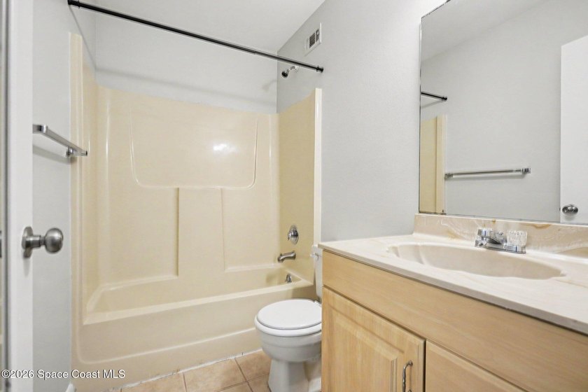 Lovely updated 2-bedroom, 2.5 bath townhouse featuring 2 - photo 8