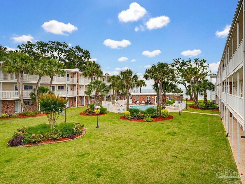 OPEN HOUSE- SATURDAY, JULY 18TH 11 AM-1 PM!! This must-see condo - photo 4