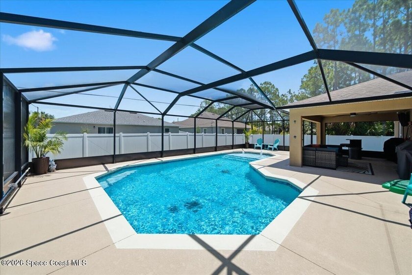 Welcome Home to your amazing Pool Home Oasis nestled in a quiet - photo 2