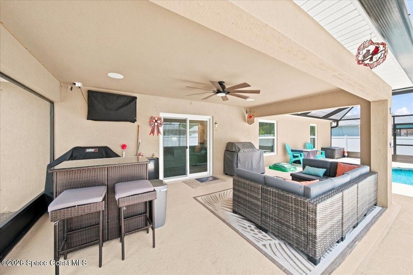 Welcome Home to your amazing Pool Home Oasis nestled in a quiet - photo 6