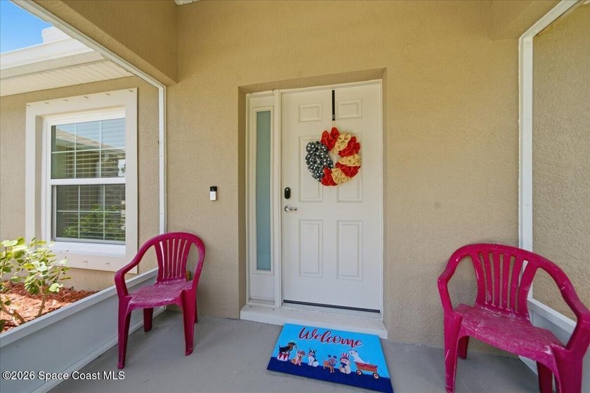 Welcome Home to your amazing Pool Home Oasis nestled in a quiet - photo 7