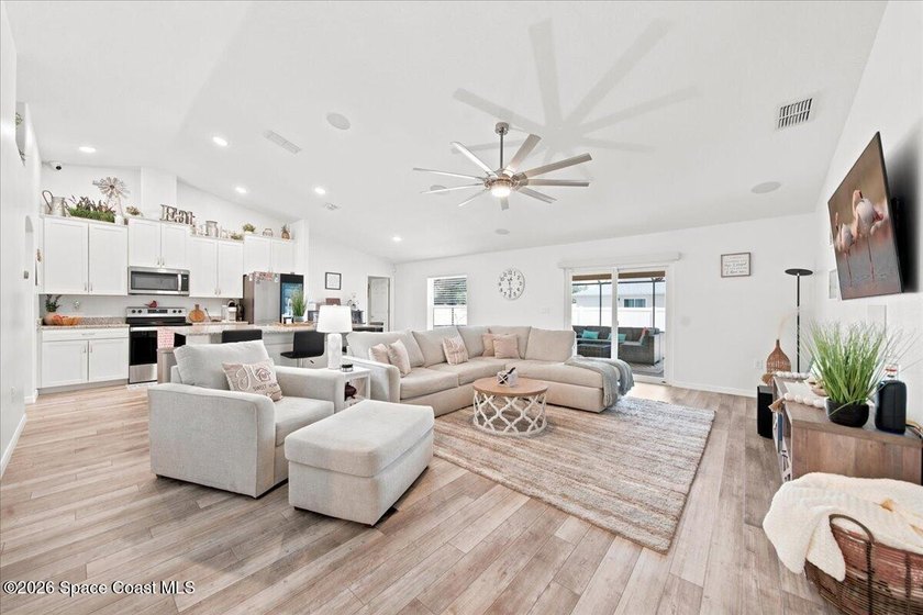Welcome Home to your amazing Pool Home Oasis nestled in a quiet - photo 10