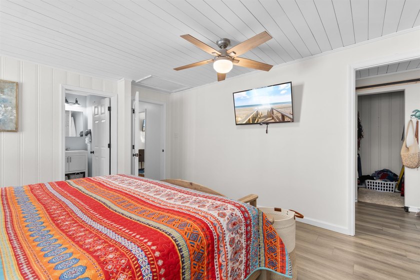 Your quintessential coastal retreat awaits. This immaculate - photo 17