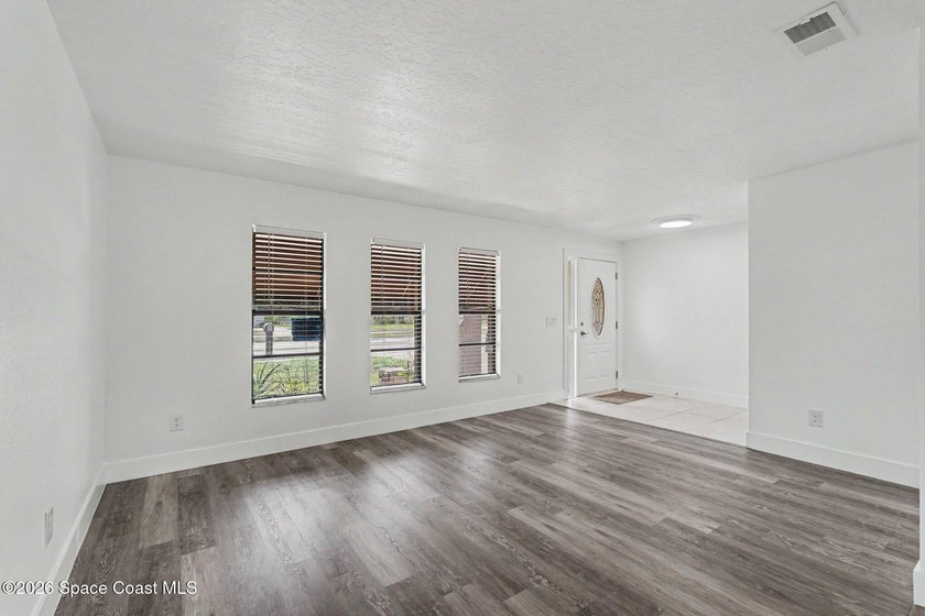 Welcome home to this beautifully maintained 3-bedroom, 2-bath - photo 5