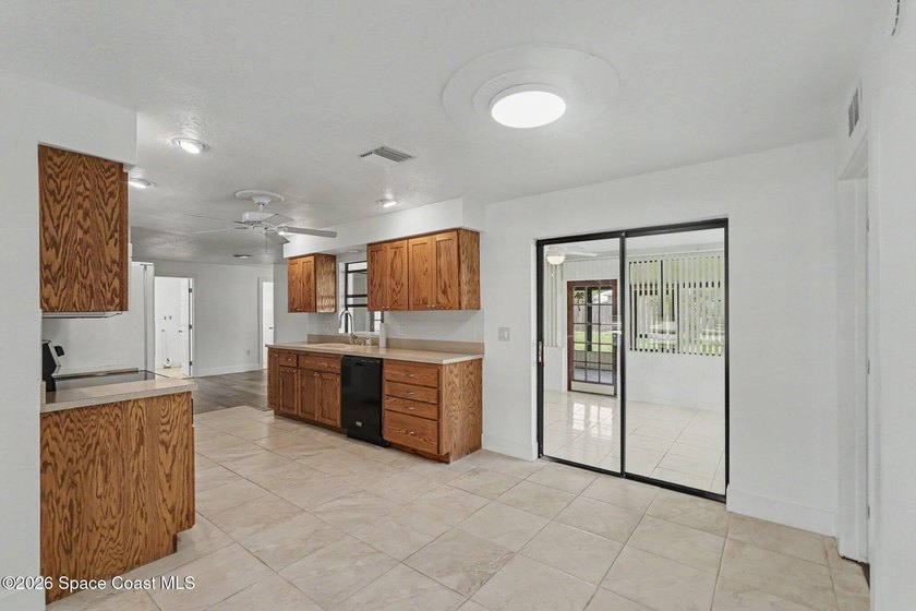 Welcome home to this beautifully maintained 3-bedroom, 2-bath - photo 7