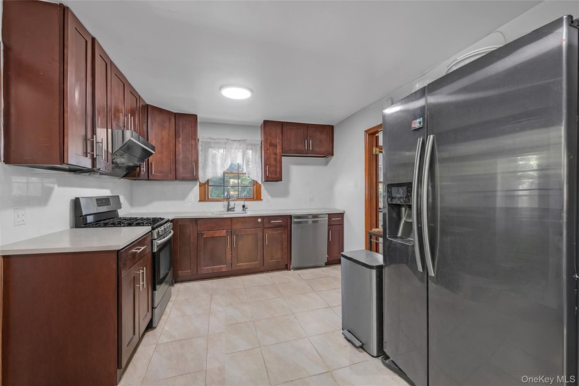 Don't miss this detached single-family residence offering five - photo 7