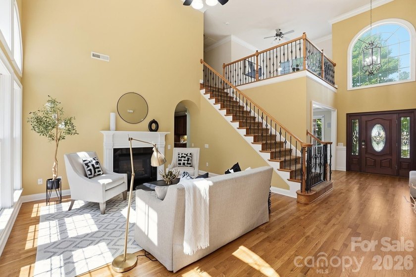Welcome to this beautifully designed 3-bedroom, 3.5-bath home - photo 7