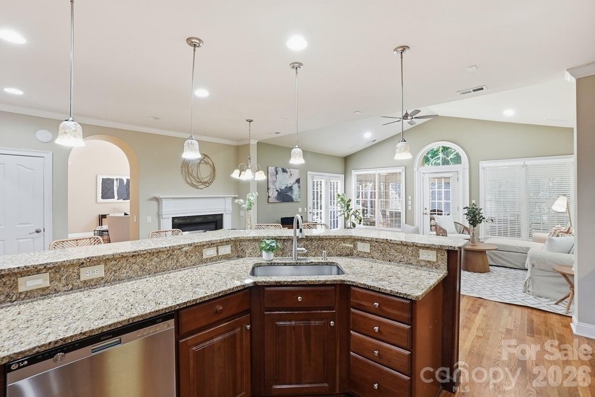 Welcome to this beautifully designed 3-bedroom, 3.5-bath home - photo 10